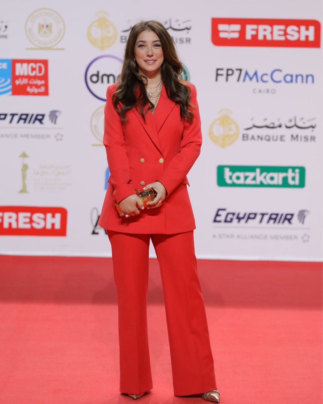 إطلالة كندة علوش بالبدلة الحمراء